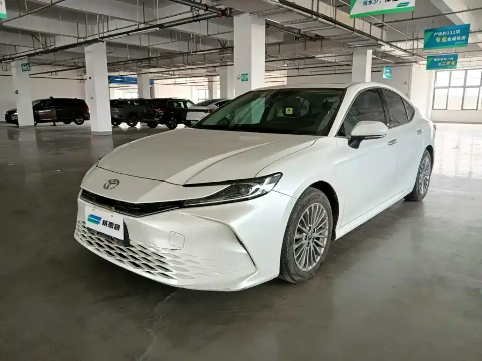 Toyota Camry 2.0GVP Luxury Edition 2024