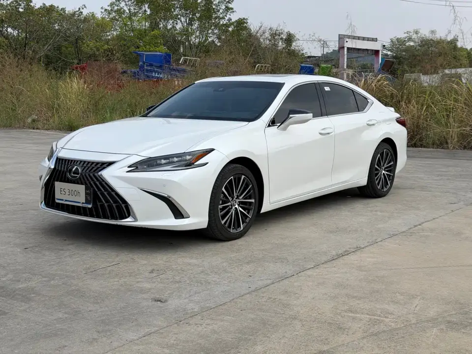 Lexus ES 300h Ultimate Edition 2024