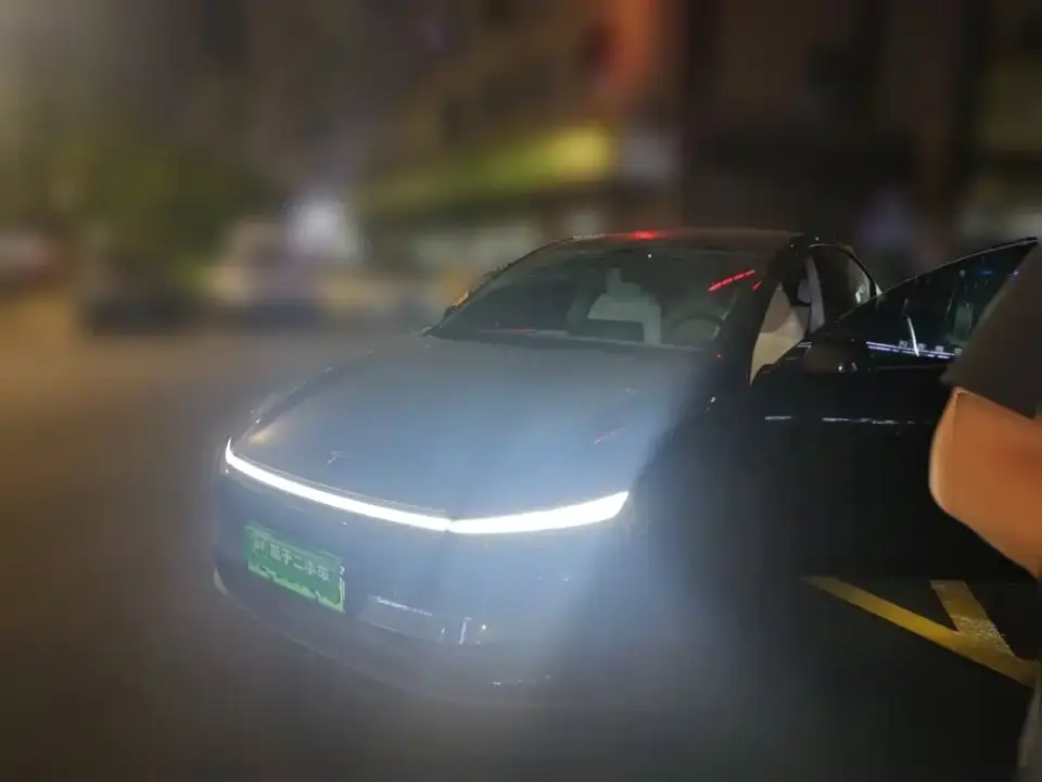 Tesla Model Y Long Range All-Wheel Drive 2025