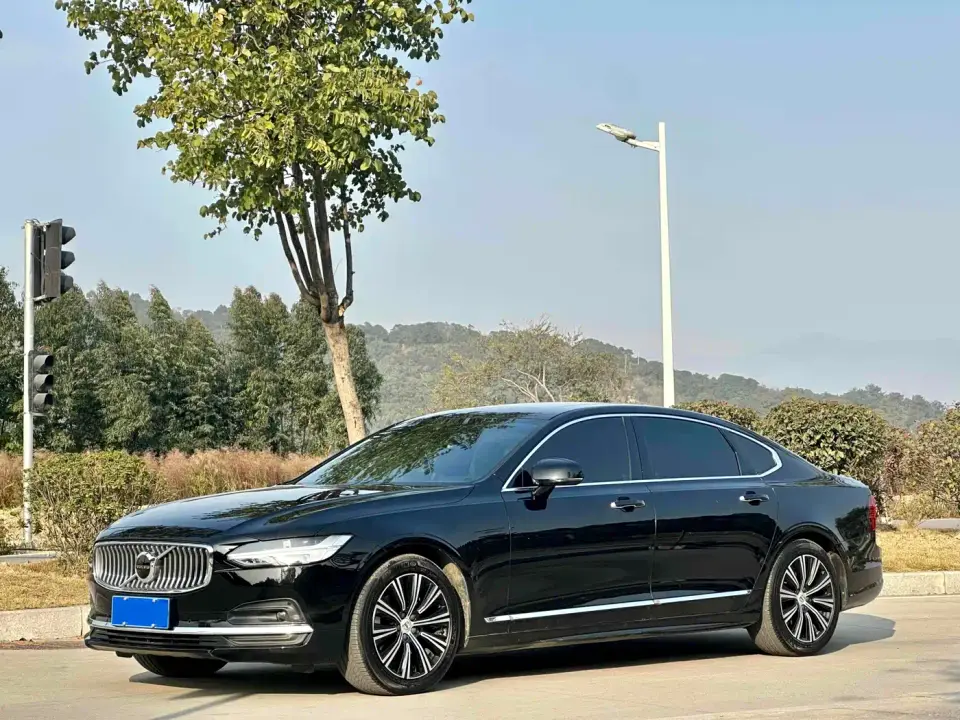 Volvo S90 B5 Momentum Luxury Edition 2022