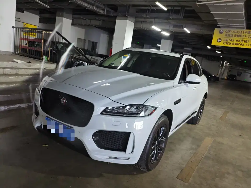 Jaguar F-PACE 2.0T R-Dynamic SE 2021
