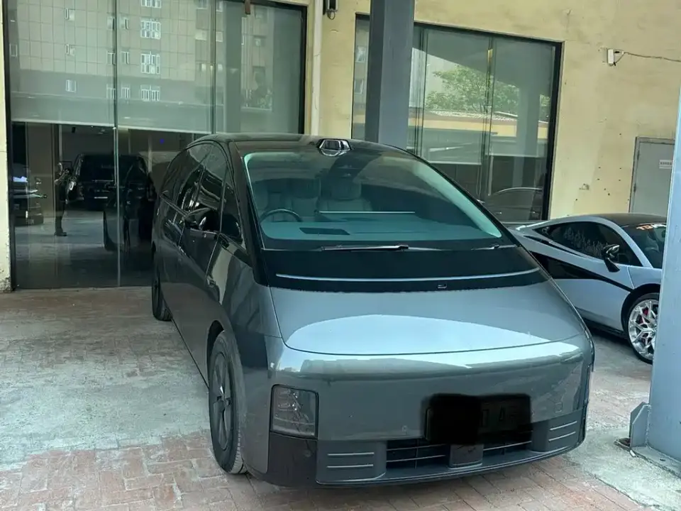 Li Auto MEGA Ultra 2024