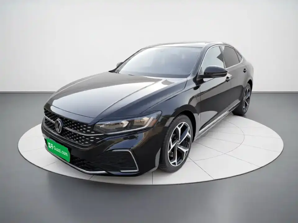 Volkswagen Passat Facelift 330TSI Starlight Elite Edition 2023