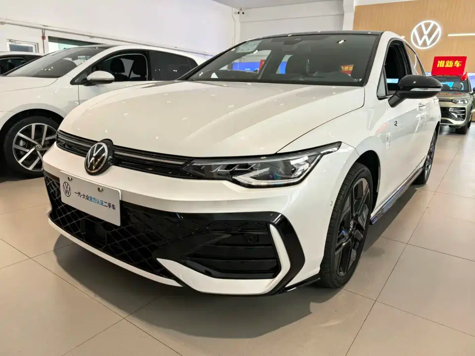 Volkswagen Golf 300TSI R-Line 2025