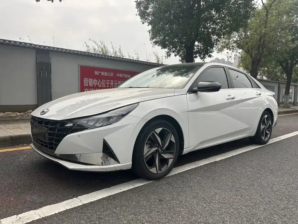 Hyundai Elantra 1.5L CVT GLS Leading Edition 2021