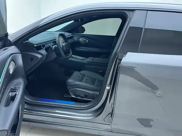 Lynk & Co 10 EM-P 240 AWD Ultra Sport Edition 2025 — фото 12