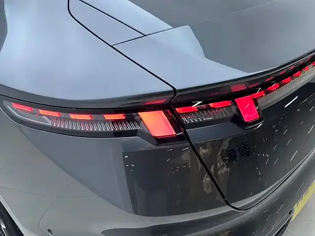 Lynk & Co 10 EM-P 240 AWD Ultra Sport Edition 2025 — фото 10