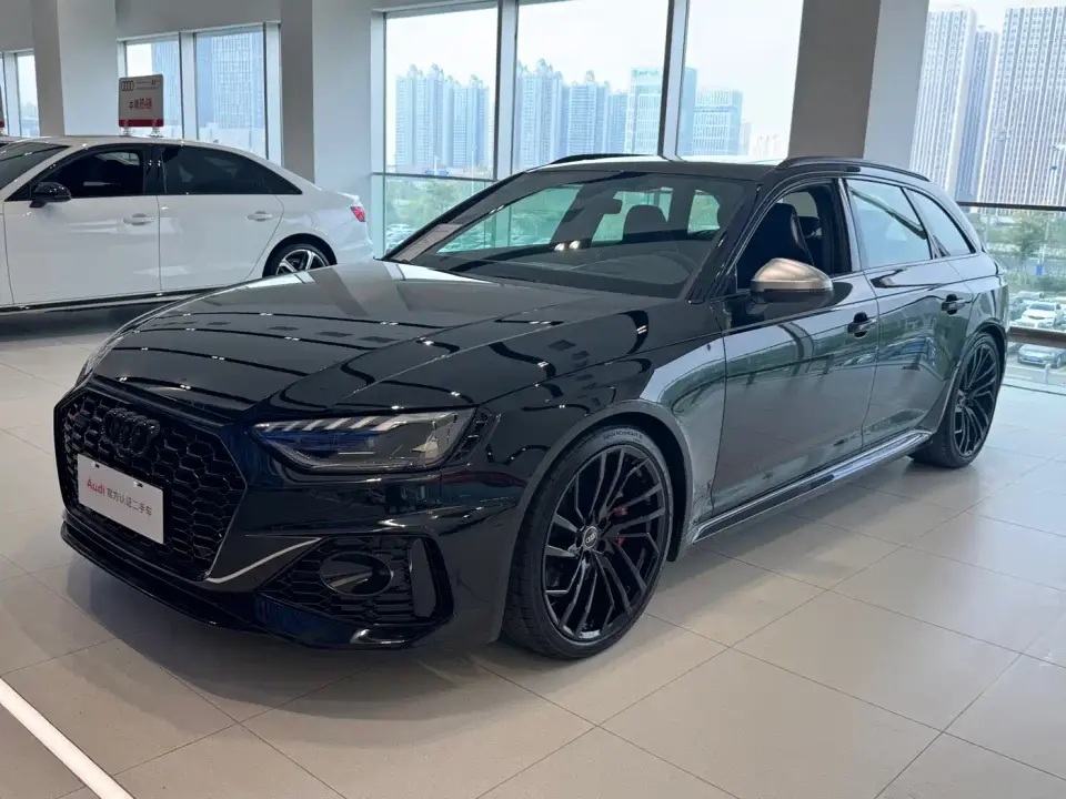 Audi RS 4 Model RS4 Avant Obsidian Edition 2024