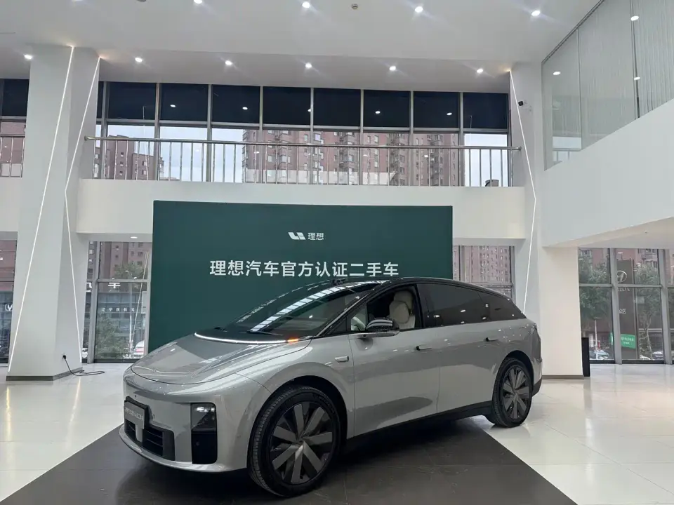 Li Auto i6 4WD Base Model 2026