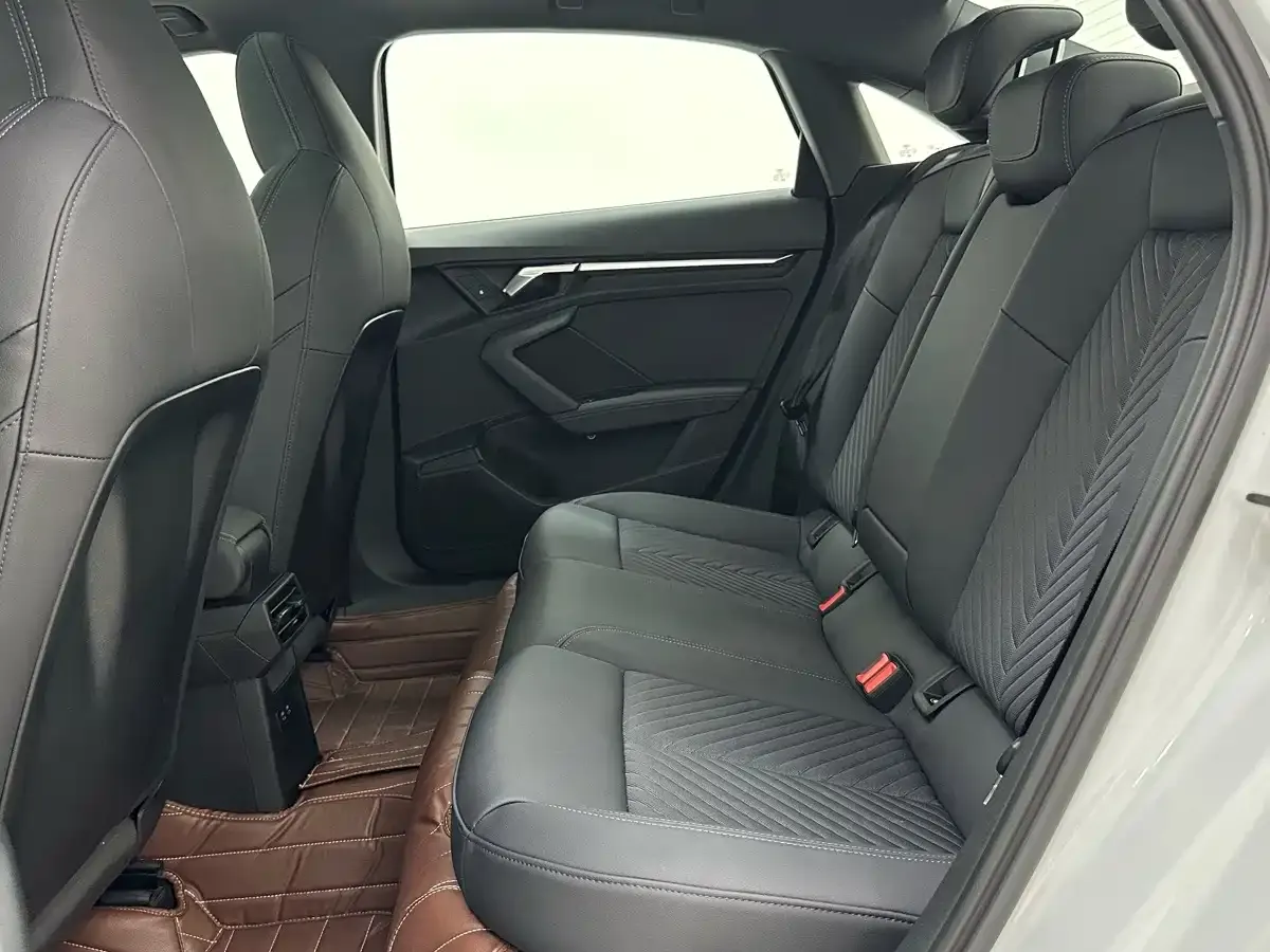 Audi A3 A3L Limousine 35 TFSI Style Elegance 2022 — фото 8