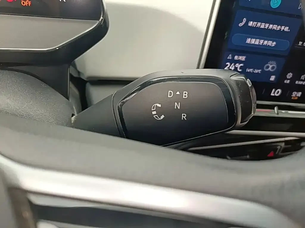 Volkswagen ID.3 Smart Pure Intelligent Edition 2025 — фото 13