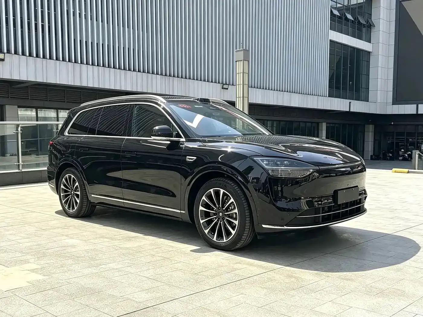 AITO Wenjie AITO M9 Extended Range Ultra 52kWh 4-Seater 2025 — фото 2