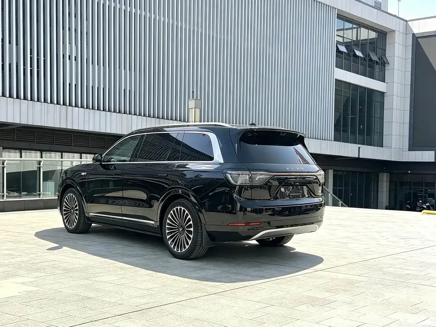 AITO Wenjie AITO M9 Extended Range Ultra 52kWh 4-Seater 2025 — фото 12