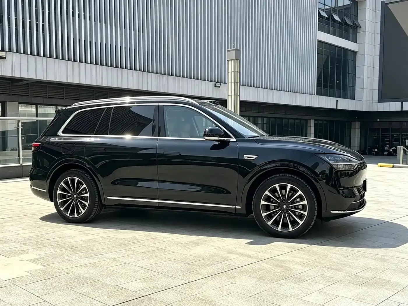 AITO Wenjie AITO M9 Extended Range Ultra 52kWh 4-Seater 2025 — фото 3