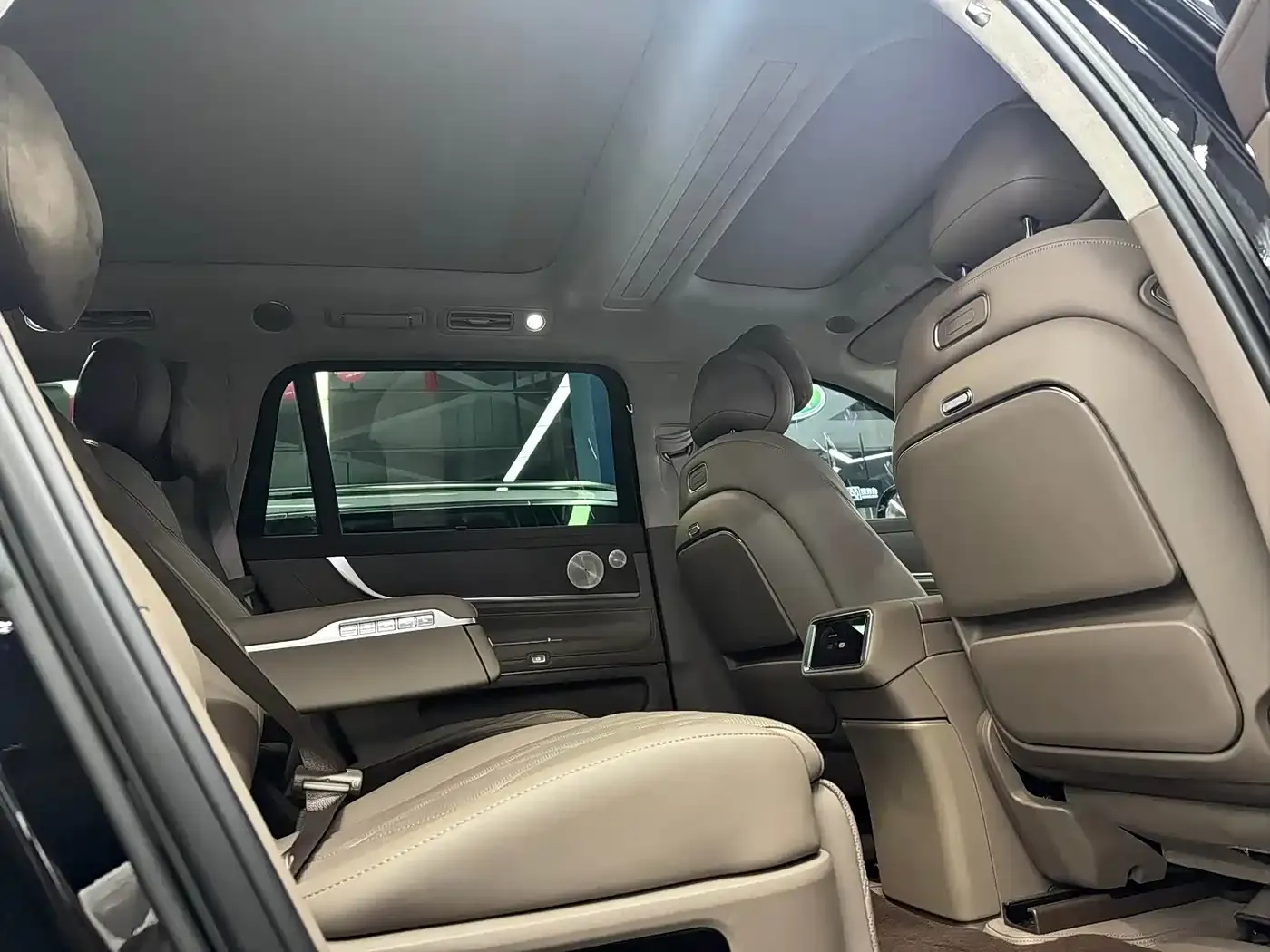 AITO Wenjie AITO M9 Extended Range Ultra 52kWh 4-Seater 2025 — фото 11