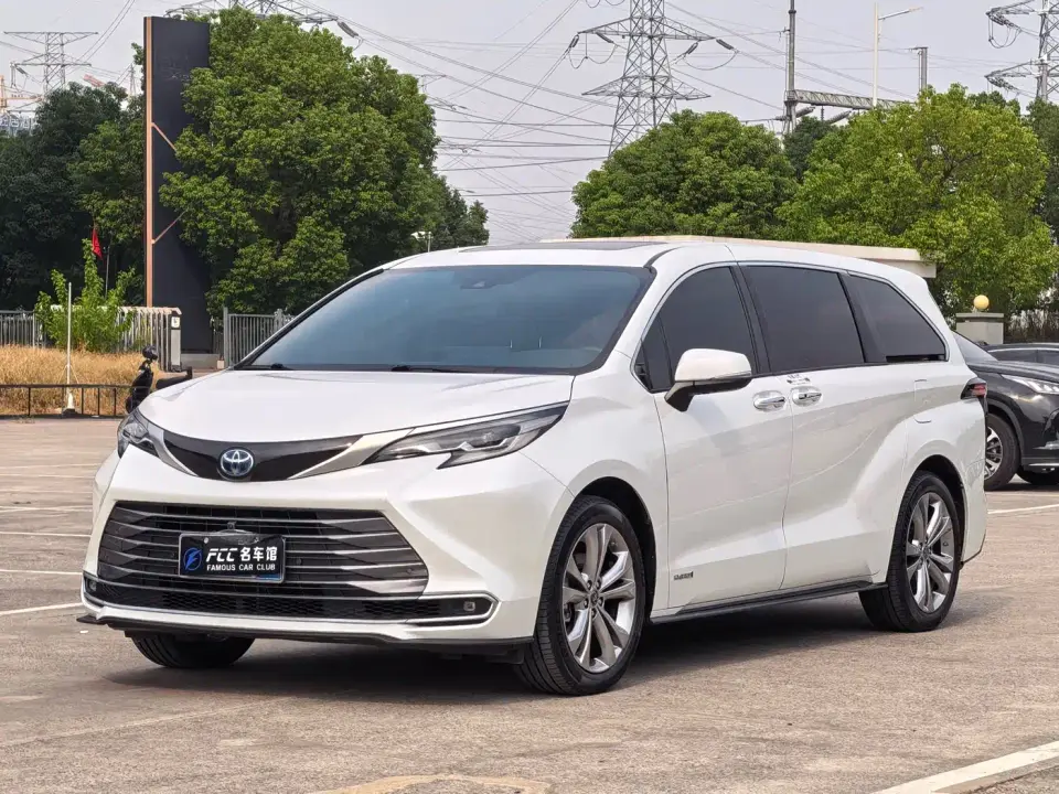 Toyota Sienna 2.5L Hybrid Premium Edition 2023