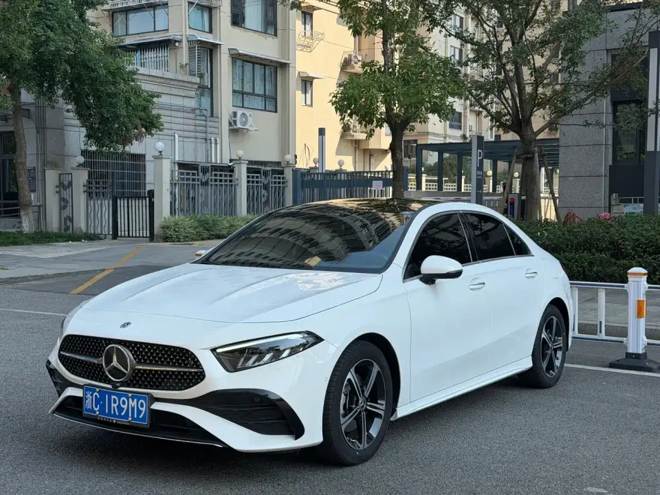 Mercedes-Benz A-Class A 200 L Fashion Edition 2024