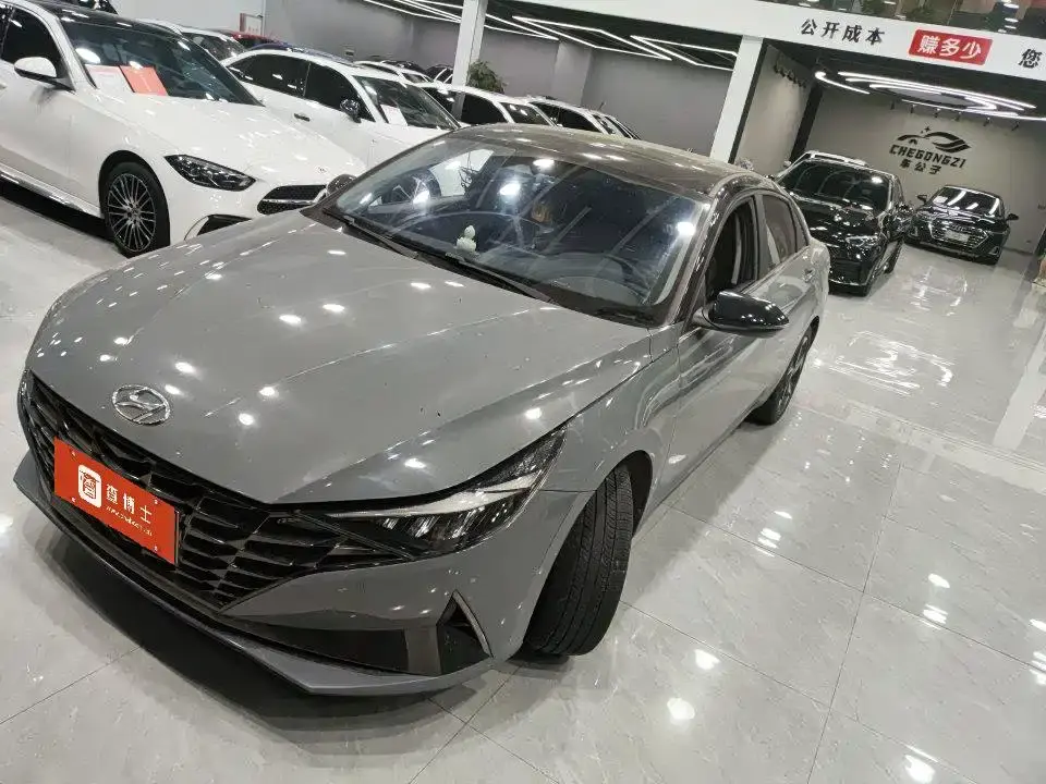 Hyundai Elantra 1.5L CVT LUX Premium Edition 2022