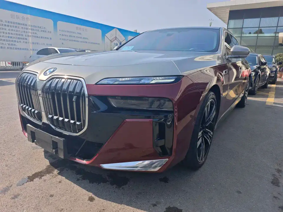 BMW i7 Model xDrive60L M Sport Package 2023