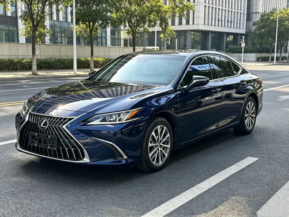Lexus ES 200 Excellence Edition 2023