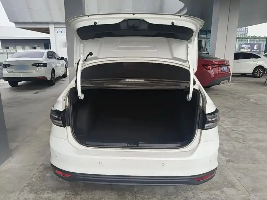 Volkswagen Lavida New Edge 1.5L Outstanding New Ease 2025 — фото 18