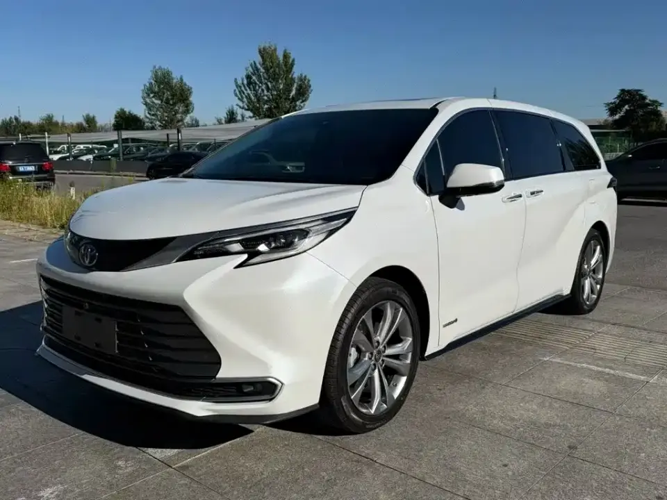 Toyota Sienna 2.5L Hybrid Premium Edition 2023