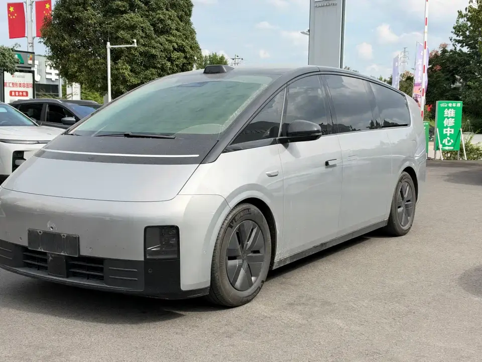 Li Auto MEGA Ultra 2024