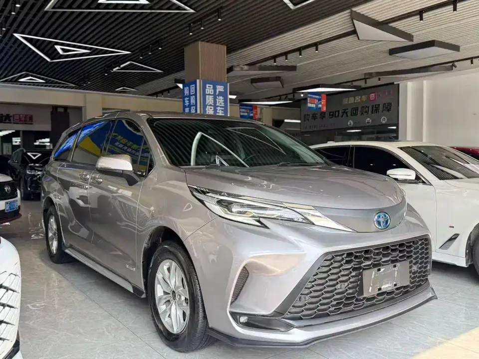 Toyota Granvia 2.5L Hybrid Comfort Edition 2023
