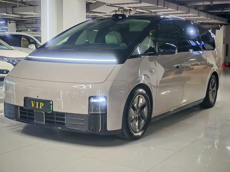 Li Auto MEGA Ultra 2024