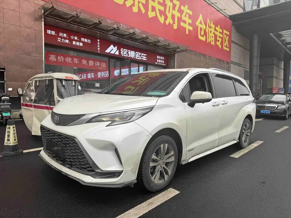 Toyota Granvia 2.5L Hybrid Luxury Edition 2024
