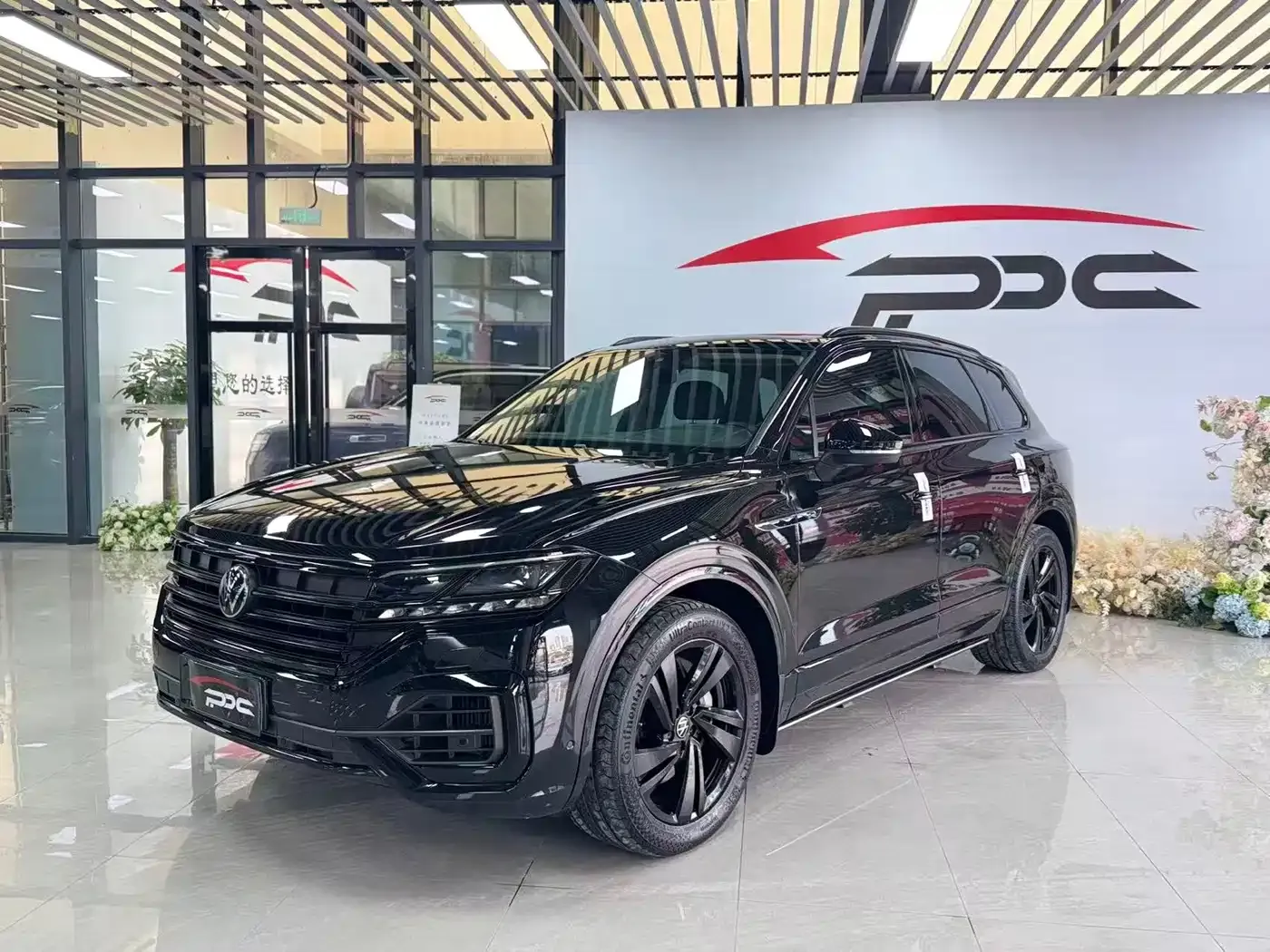 Volkswagen Touareg 3.0TSI R-Line Black Sports Package 2023 — фото 2