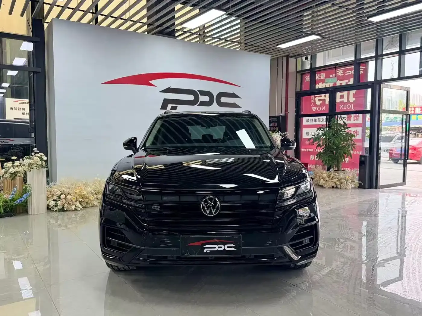 Volkswagen Touareg 3.0TSI R-Line Black Sports Package 2023 — фото 3