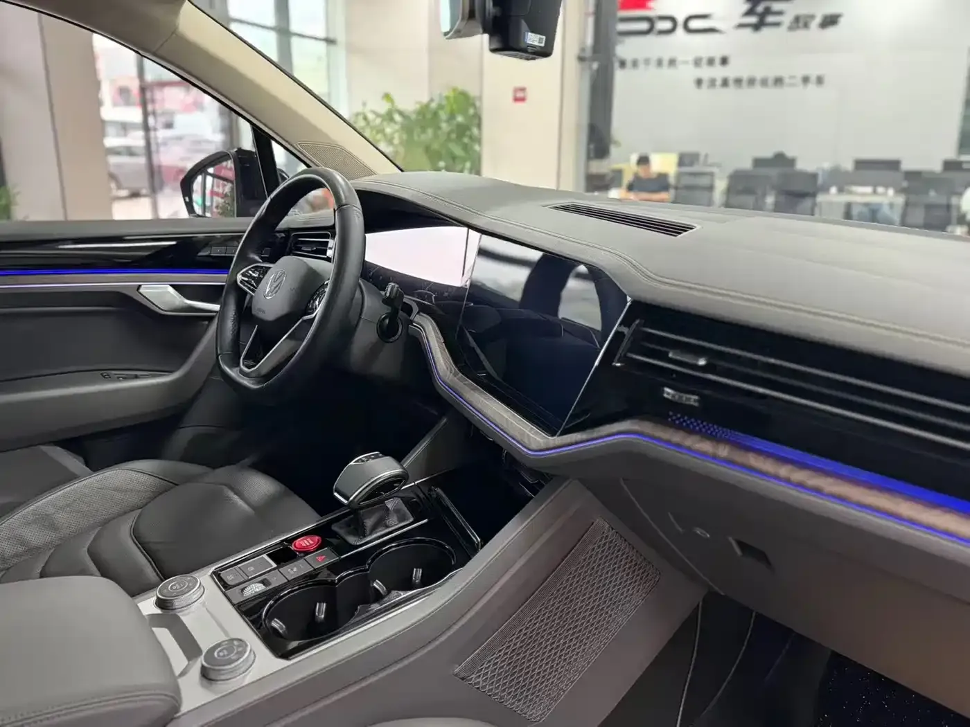 Volkswagen Touareg 3.0TSI R-Line Black Sports Package 2023 — фото 9