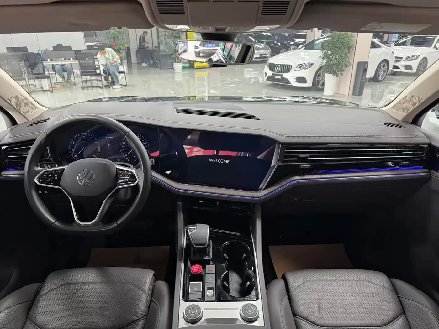 Volkswagen Touareg 3.0TSI R-Line Black Sports Package 2023 — фото 6