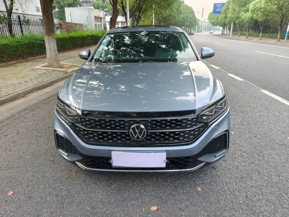 Volkswagen Passat 330TSI Starlight Luxury Edition 2022
