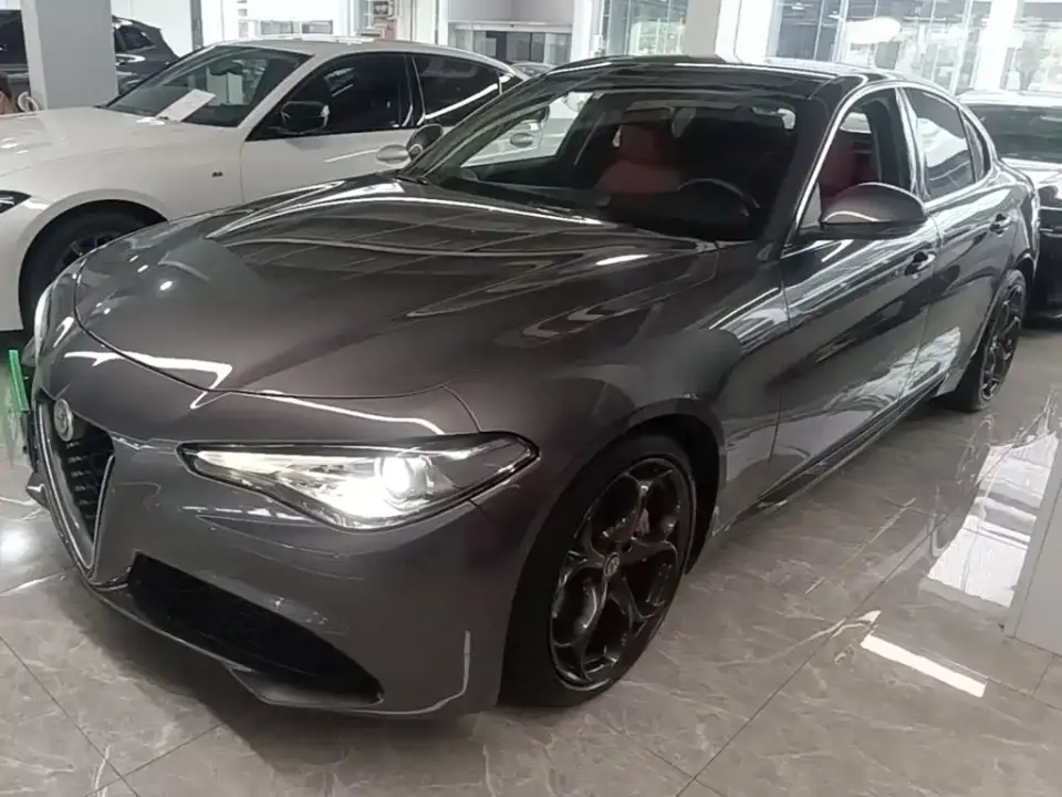 Alfa Romeo Giulia 2.0T 280HP Luxury 2021