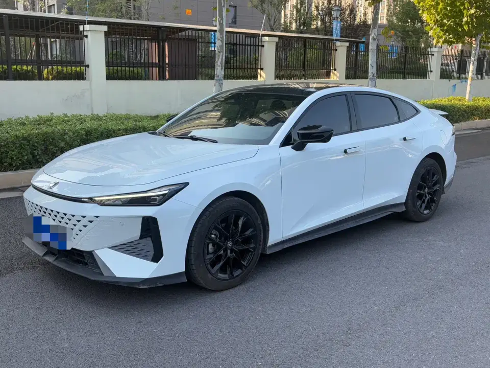Changan UNI-V 1.5T Deluxe 2024