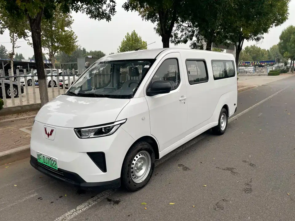 Wuling Motors Wuling Yangguang Model 440km Passenger Van Comfort Version (6-Seater) 2026
