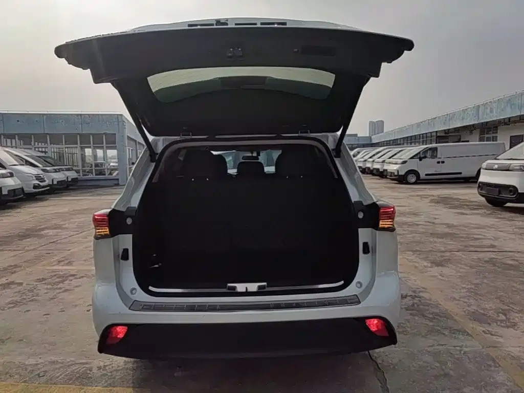 Toyota Highlander 2.5L Smart Hybrid Dual Engine FWD Elite 7-Seater 2023 — фото 18