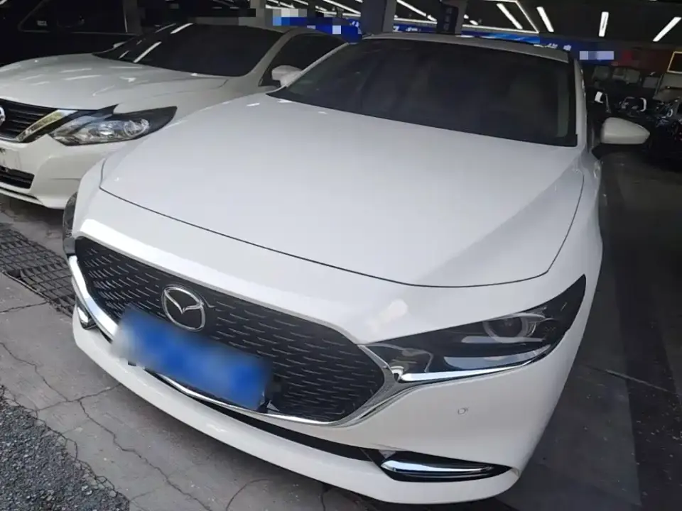 Mazda Mazda3 Axela 2.0L X Spark-Ignition Premium 2022