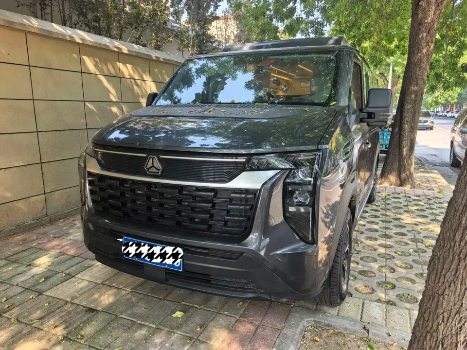 Sinotruk Xianfeng V Commercial Travel Edition 2.0T Automatic Short Wheelbase Low Roof 2026