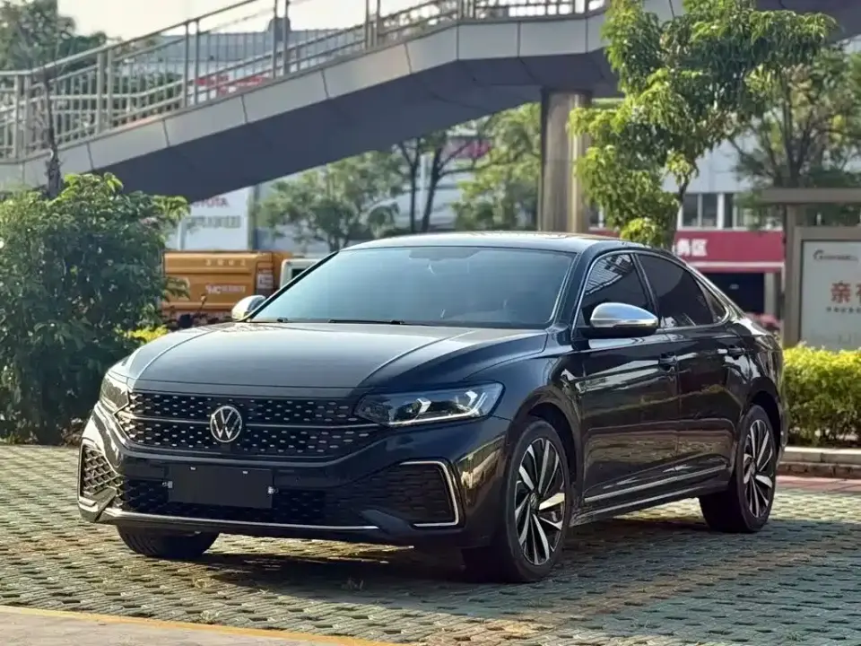 Volkswagen Passat 330TSI Starlight Elite Edition 2022