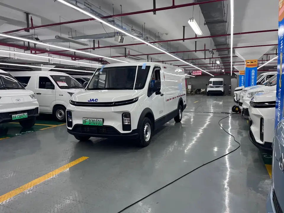 JAC Van Boulevard V8 Explorer Edition CATL 2025