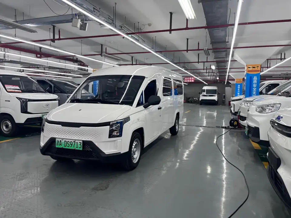 Yufeng Auto Yufeng Golden Warehouse Passenger Version First Class Cabin 2025