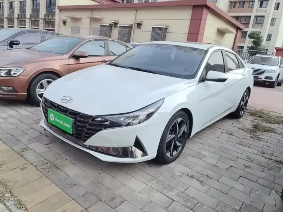 Hyundai Elantra 1.5L CVT LUX Premium Edition 2023