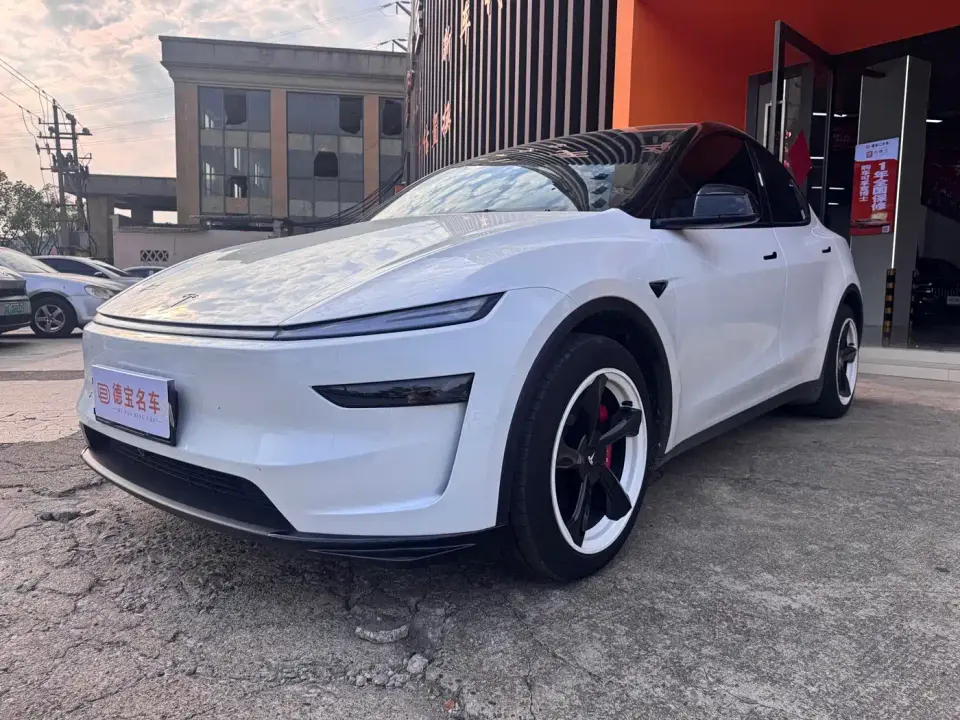 Tesla Model Y Rear-Wheel Drive 2026