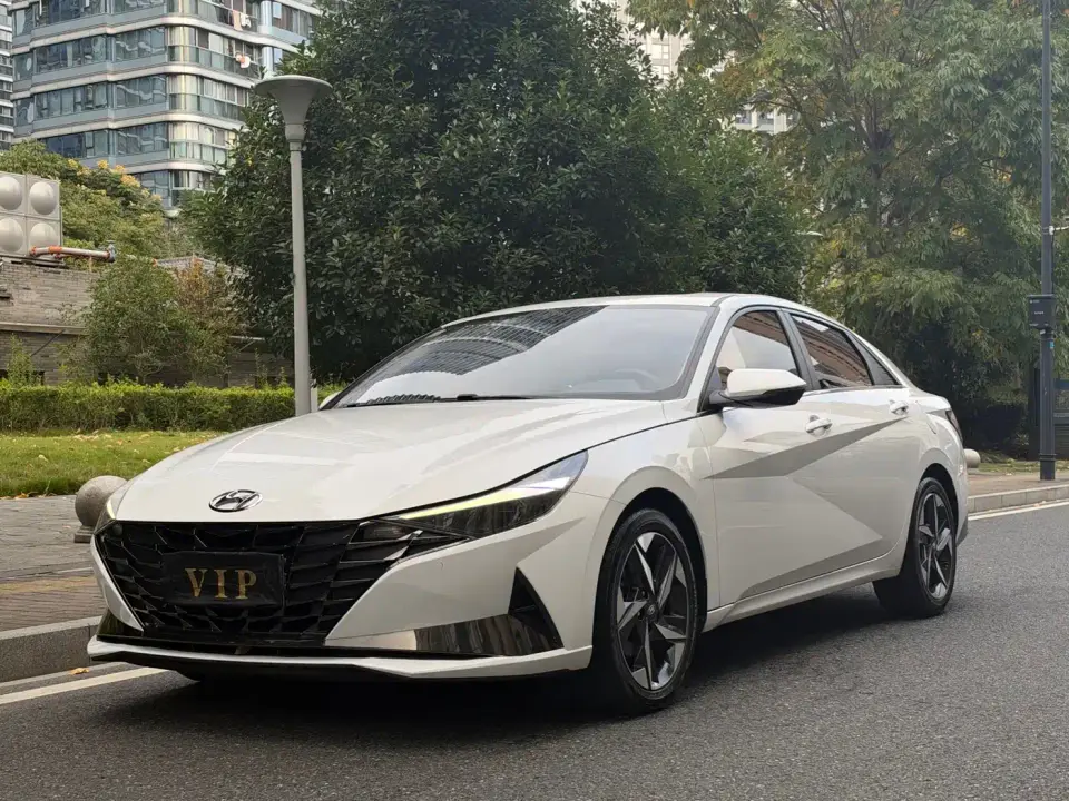 Hyundai Elantra 1.5L CVT LUX Premium Edition 2021