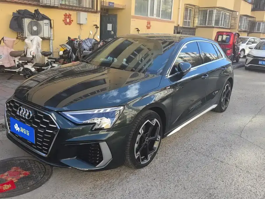 Audi A3 Model Sportback 35 TFSI Luxury Sport 2024