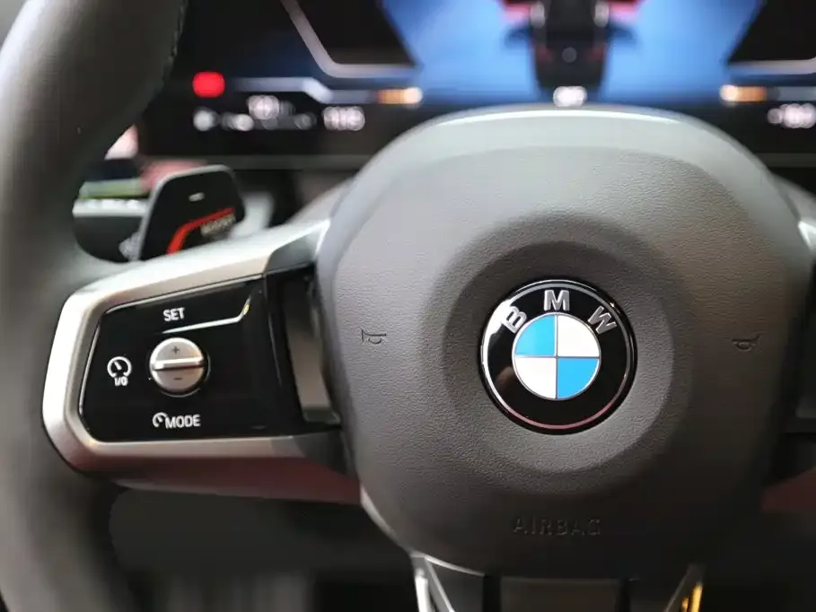 BMW 5 Series 530Li Leading M Sport Package 2025 — фото 17