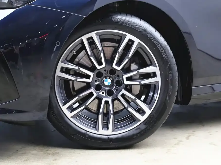 BMW 5 Series 530Li Leading M Sport Package 2025 — фото 26